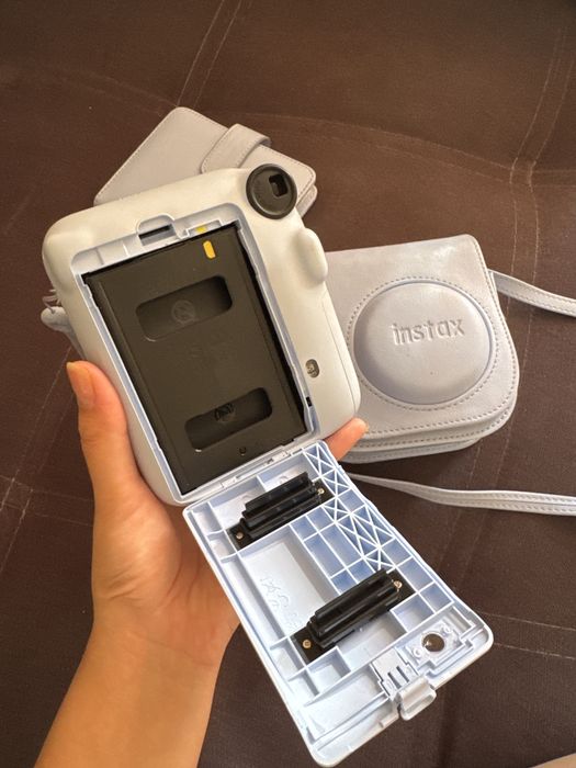 продам instax mini 12 голубого цвета