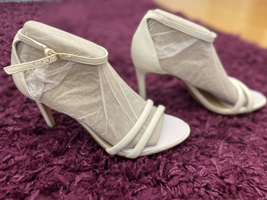 Обувки на висок ток