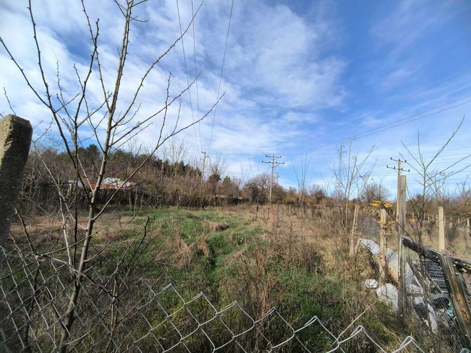 Имот на 100 метра от главния път Русе - Варна,  местността Малкия хълм