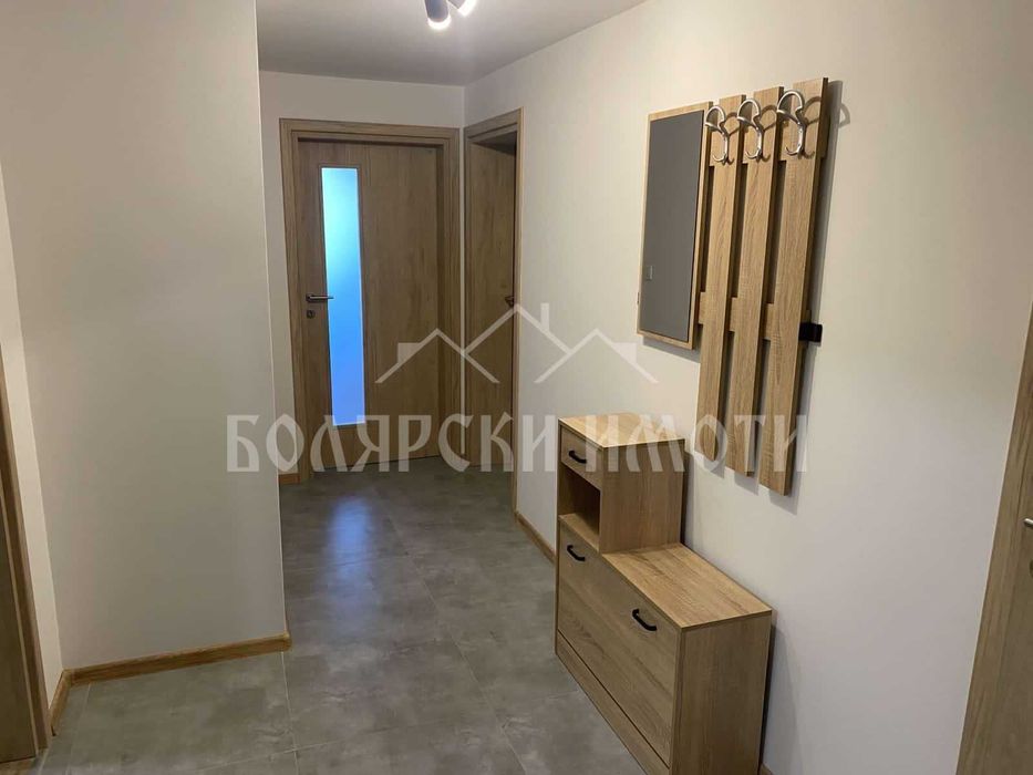 Мансарден Новообзаведен тристаен апартамент