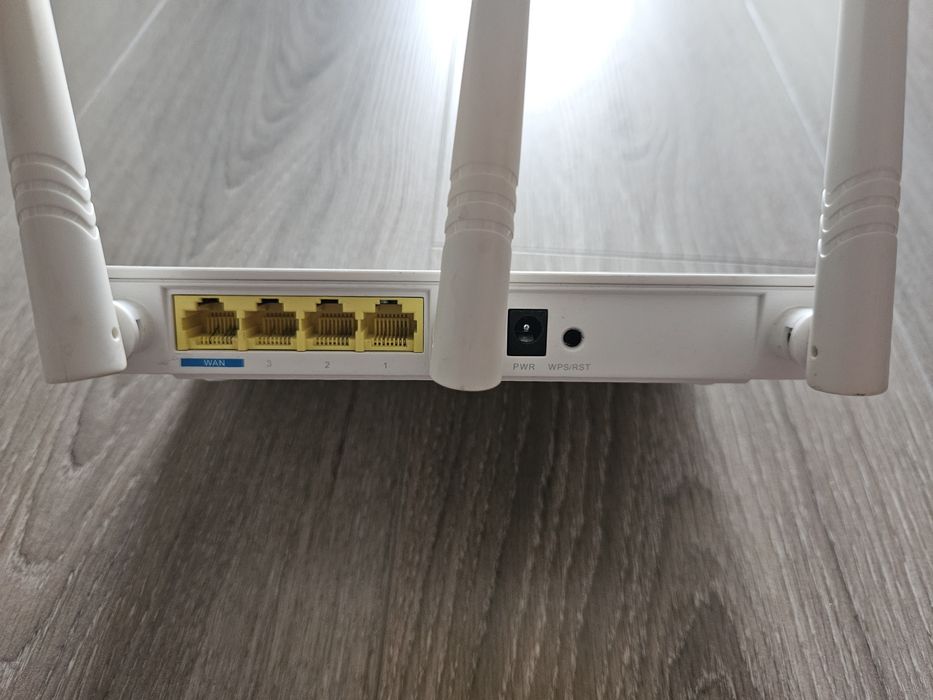 Router Tenda N300, alb