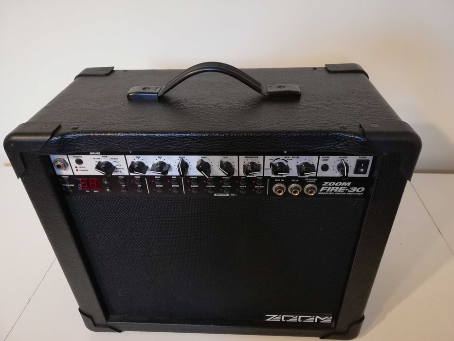 Amplificator  ZOOM Fire 30 - 30 W pentru Chitara Electrica - Impecabil