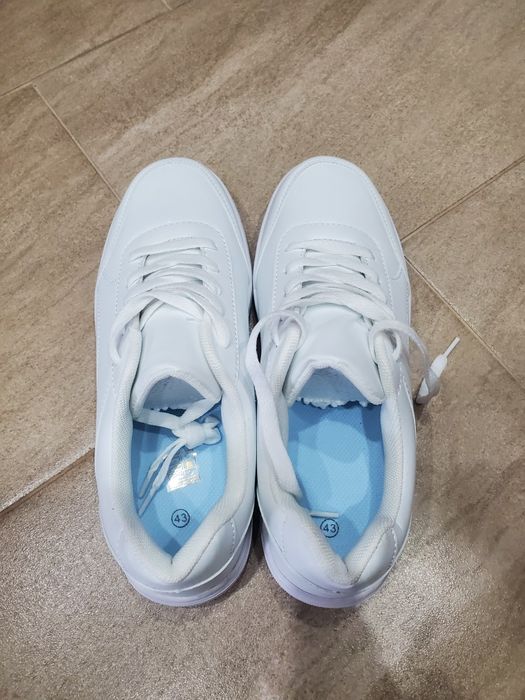 НОВИ Бели Маратонки