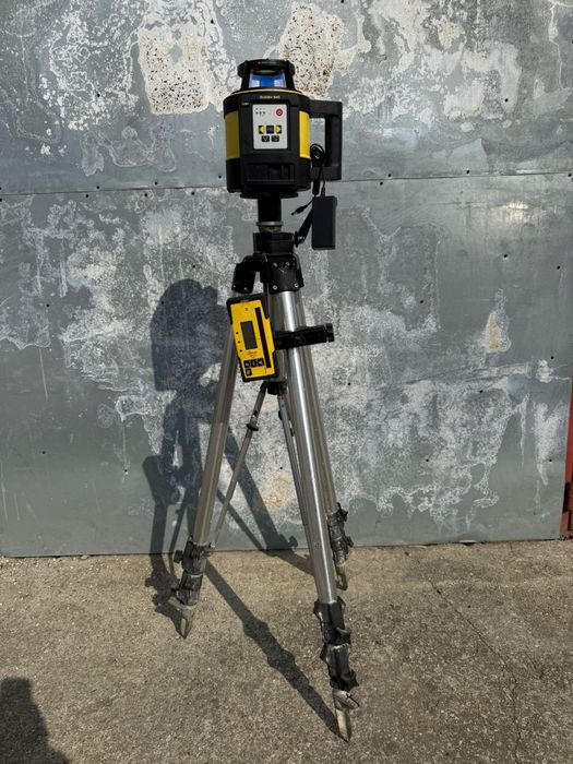 Nivela laser Leica Rugby 840 trepied telescopic de 3m