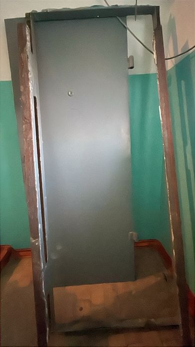 Продам жел. Дверь