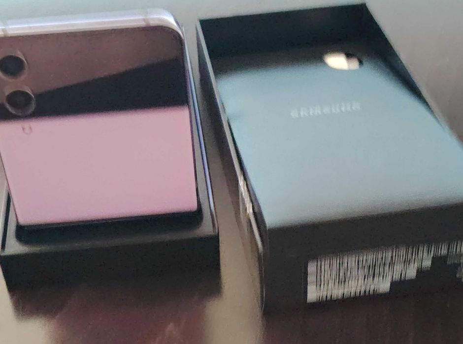 Samsung Galaxy Z Flip 4- за резервни части