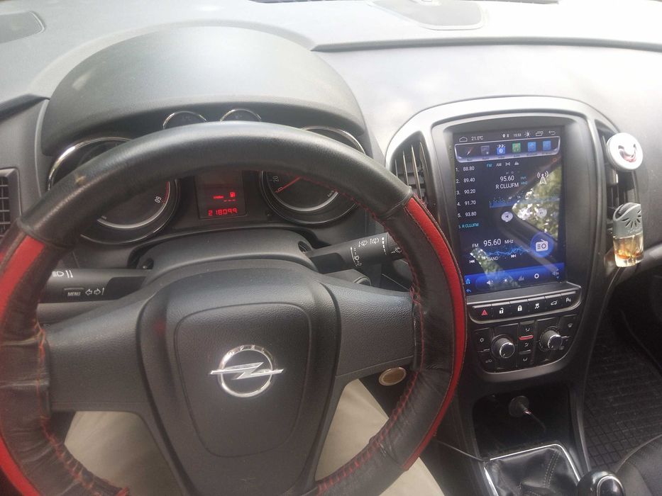 Opel Astra J Sport Tourer 2011