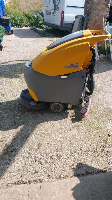 Mașină de spălat si aspirat pardoseli