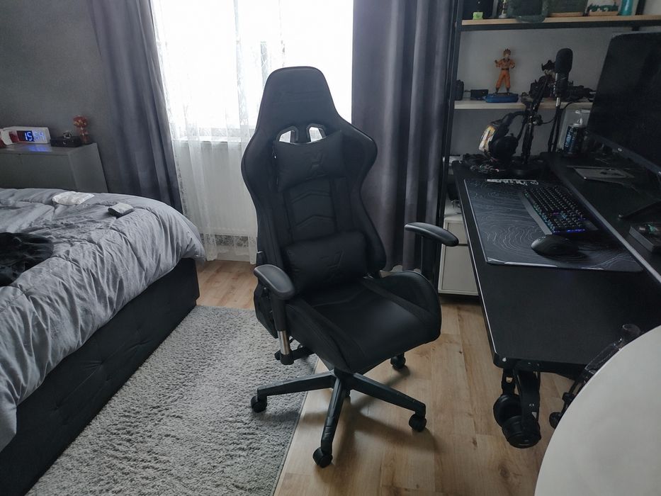 Scaun gaming X Rocker – stare excelentă, pistonul pare să fie blocat