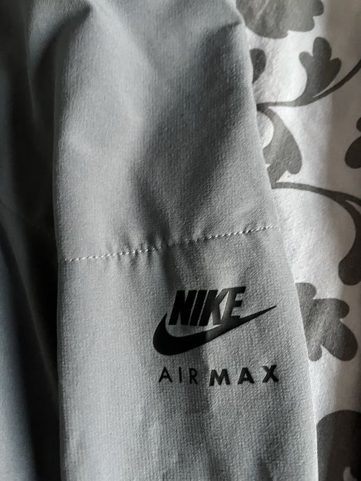 Долнища на Nike.