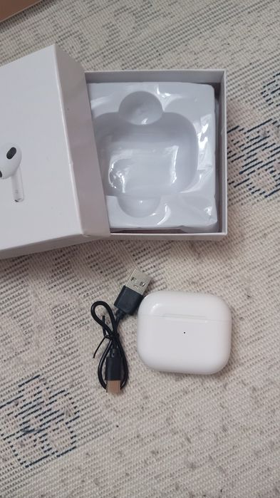 Наушники Airpods