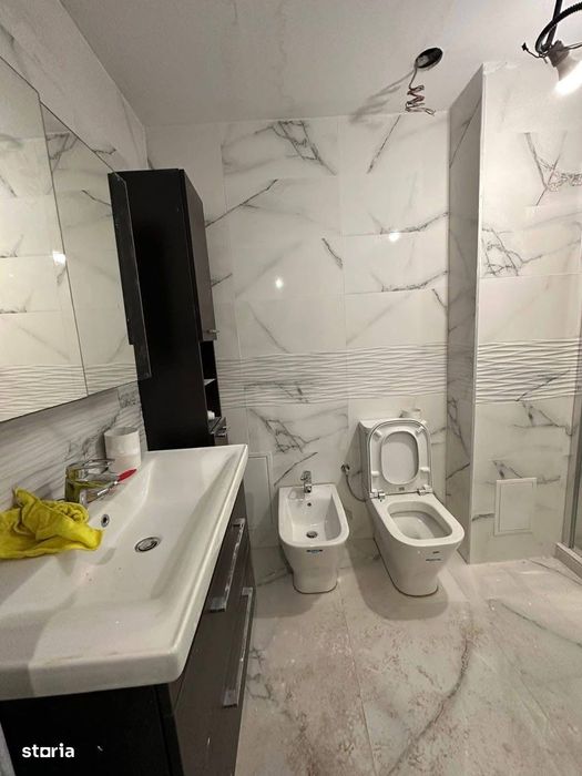 De vanzare apartament cu 3 camere, renovat, zona Restaurantului Bradu