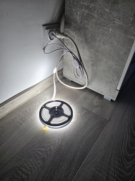 Bandă LED COB 230V IP67 exterior 2 metri – alb rece 6000K, cu priză