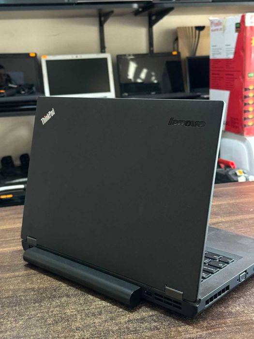 Продавам лаптоп Lenovo T440P I5-4300M 8GB 120GB HD 14.0 HD Windows 10