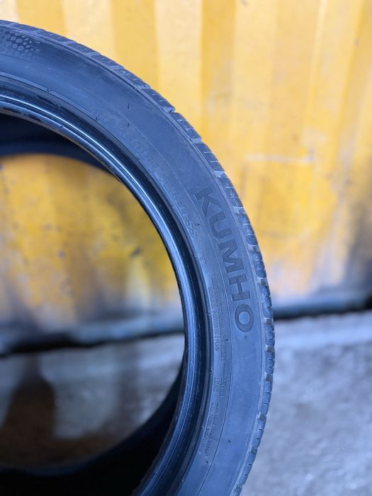 245/40/19 Kumho.