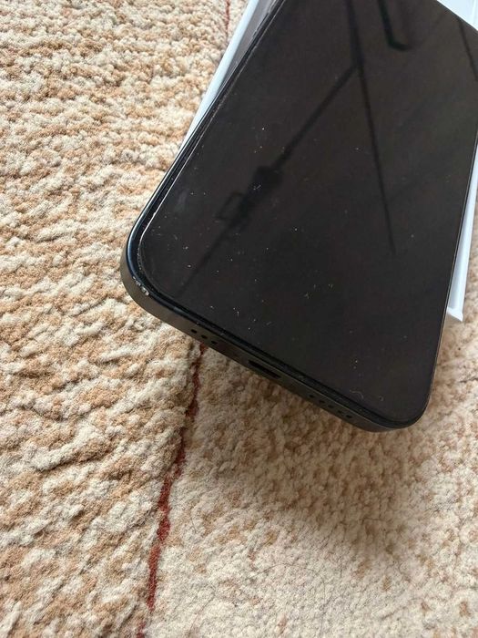 Продам iPhone 13