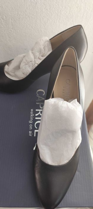 Обувки мокасини и на ток