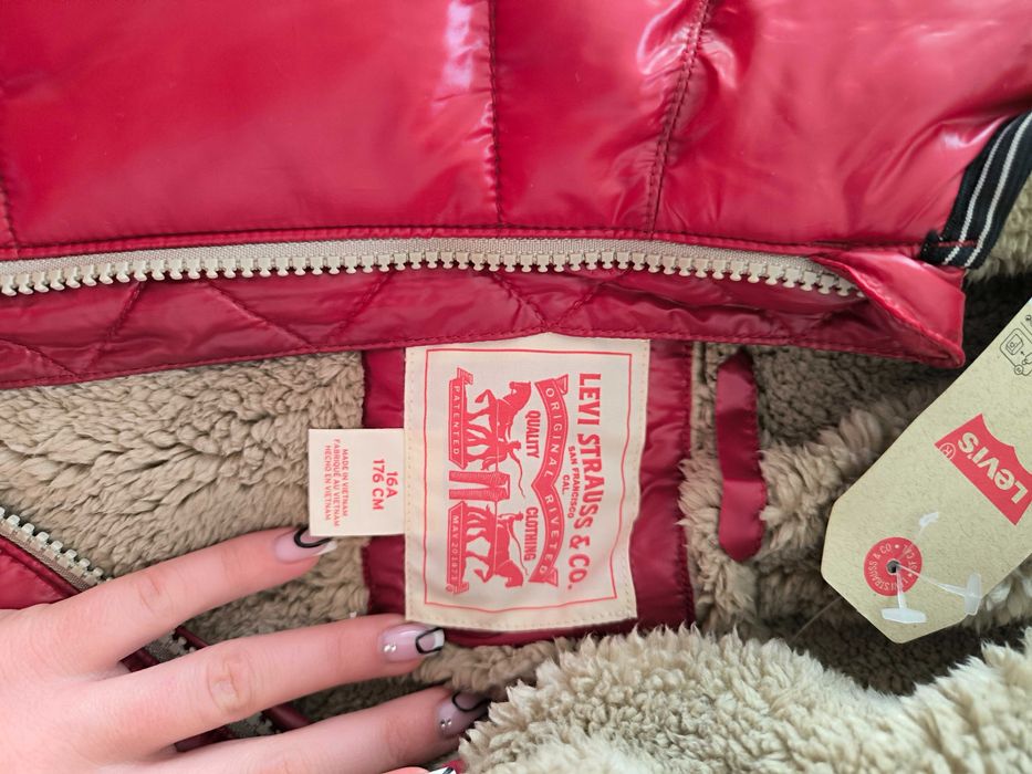 Яке Levi's warm червено, ново с етикет