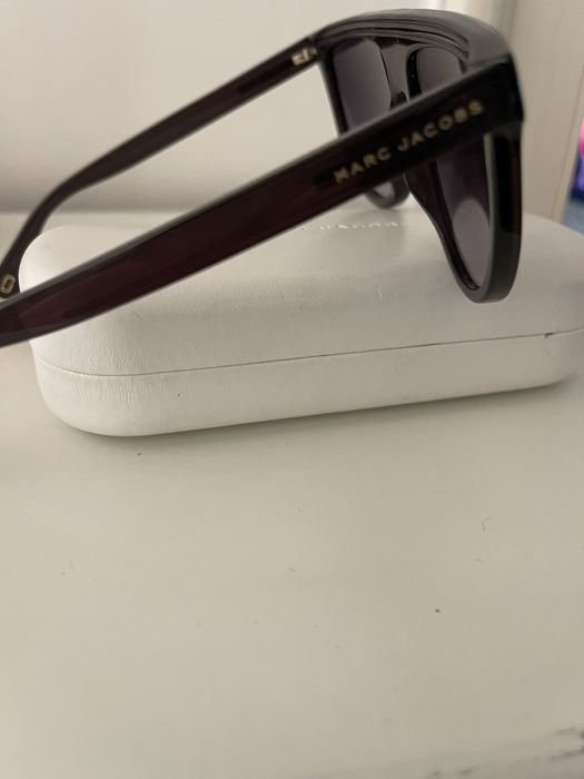 Слънчеви очила -цеят черен.