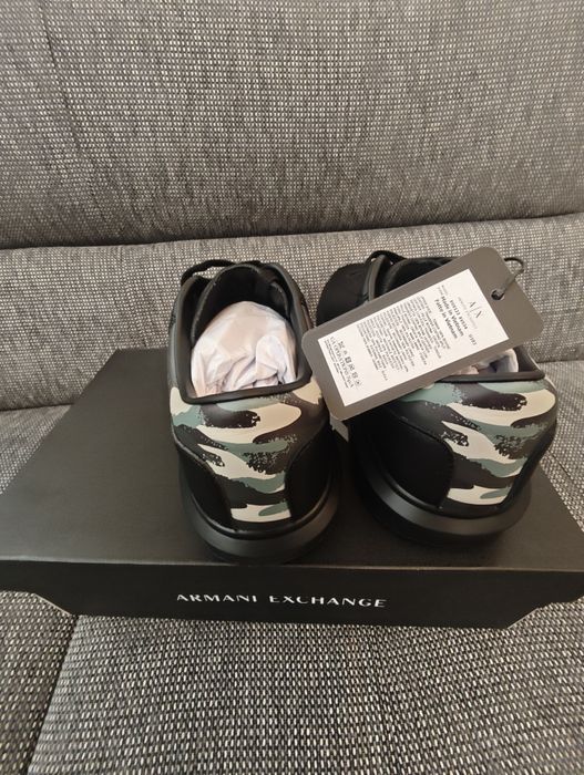 Продавам Маратонки Armani Exchange
