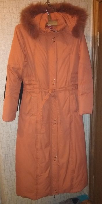 Продам пуховик с капюшоном