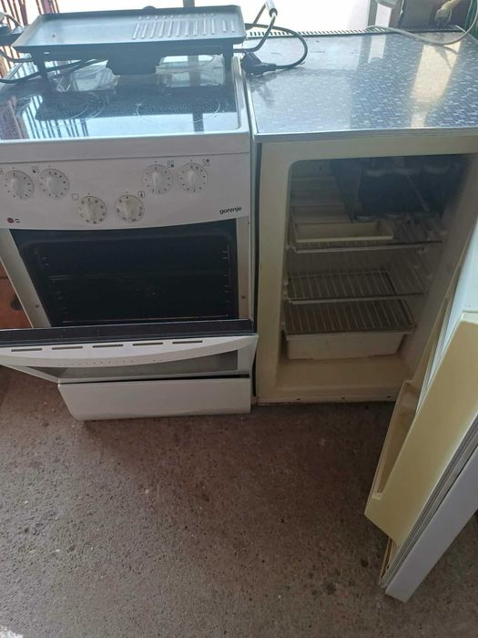 Хладилник с вътрешна камера