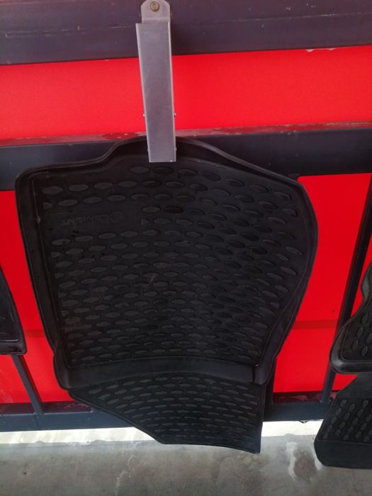 Продам коврики Ларгус