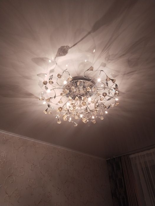 Продам люстру для гостиной