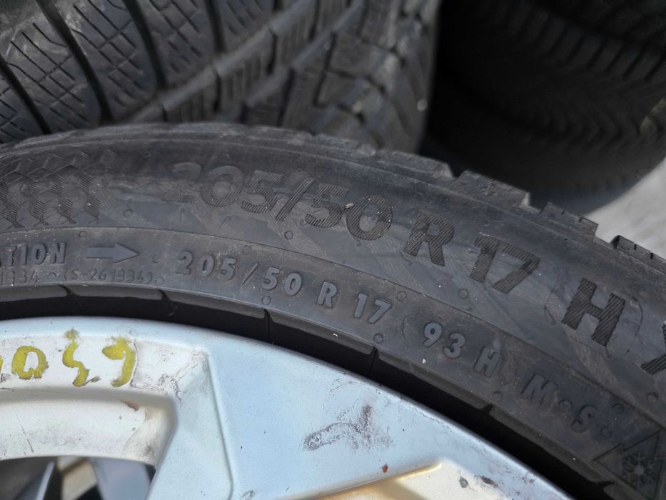 2бр Като нови зимни гуми 205 50 17 - Continetnal - DOT 2023, 2024