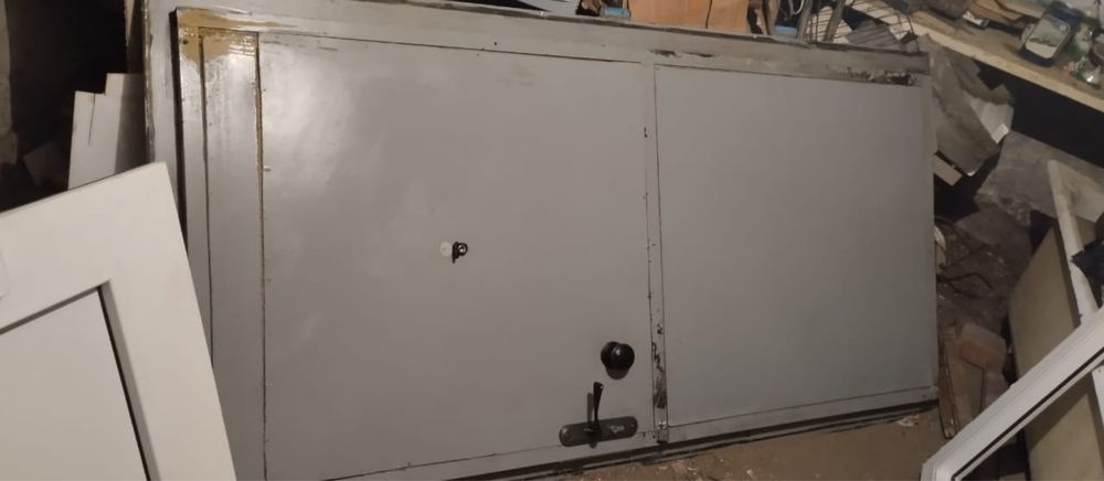 Продаю двери входные