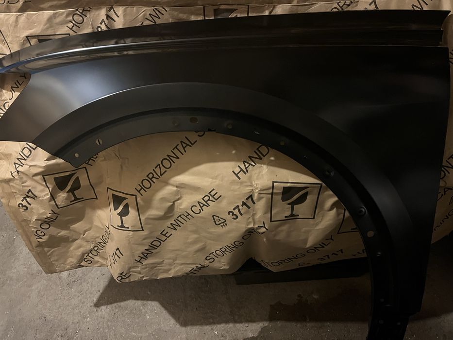 Ляв калник за Audi Q8