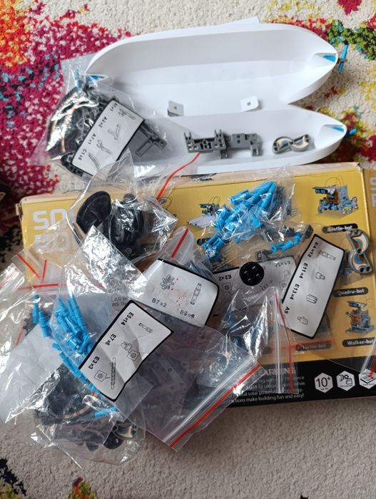 Robot solar 12 în 1