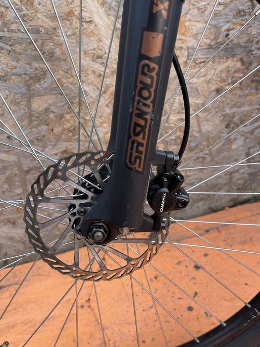 Bicicleta carrera vengeance  frane pe disc hidraulice cadru de aluminiu  roti 27.5”