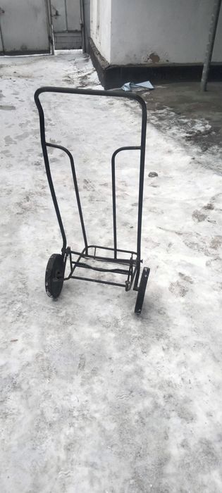 Тележка для перевозки грузов.