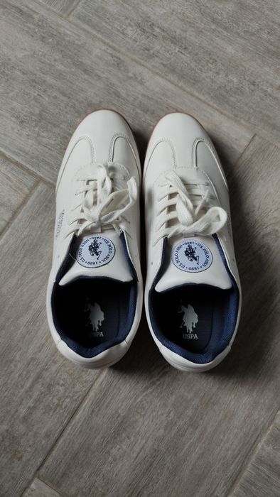 Кроссовки новые.