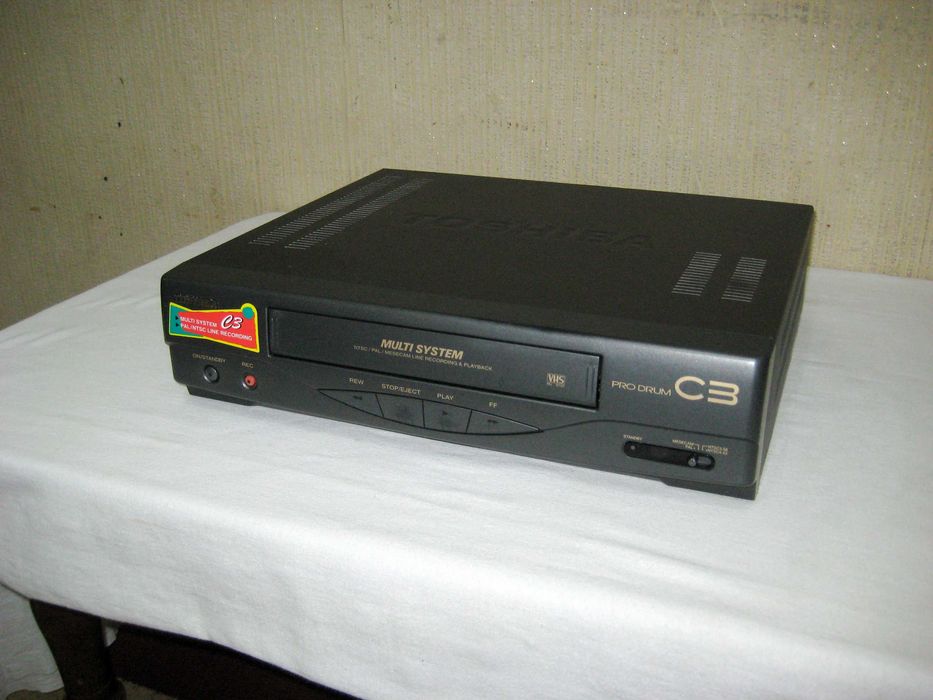 Видеоплейер + записной TOSHIBA оригинал четка читает отличном состояни