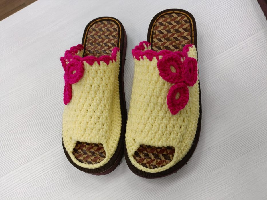 Продам Вязаные домашние тапочки