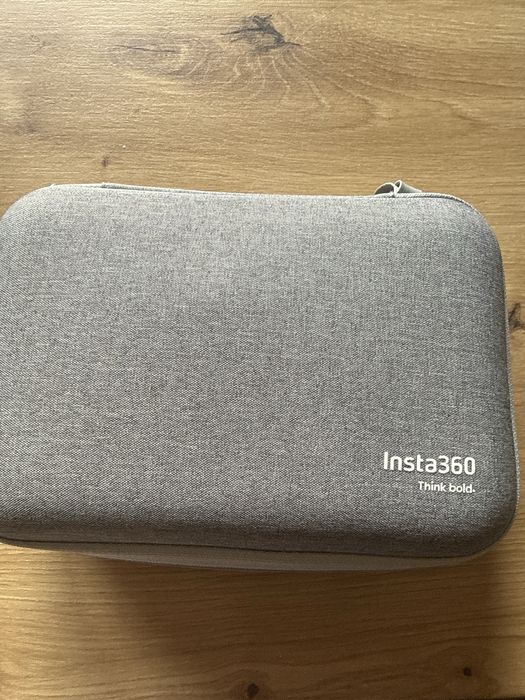 Экшн-камера Insta360 X5 Essentials Bundle