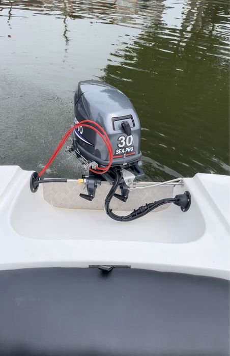 Лодка с мотором и прицепом