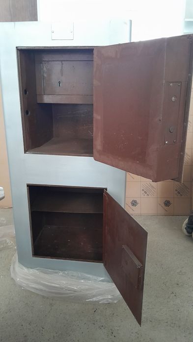 Песочный сейф, огнеупорный металлический