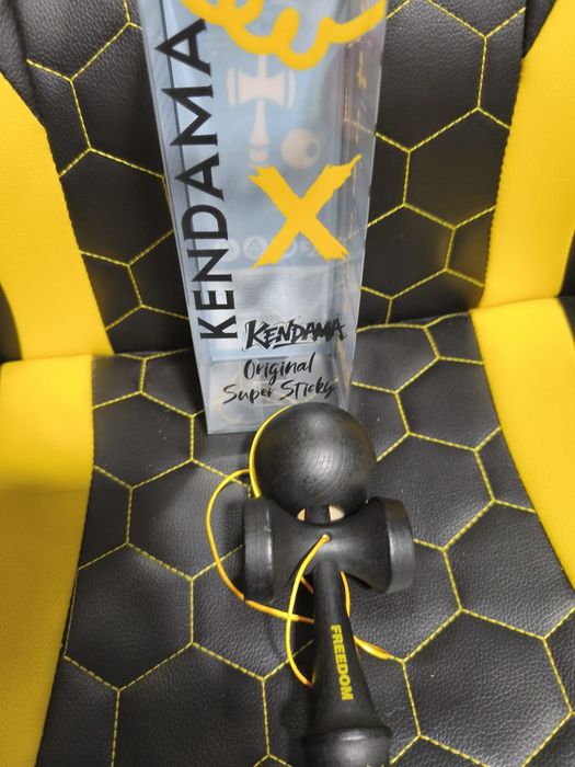 Vând Kendama USA (nouă)
