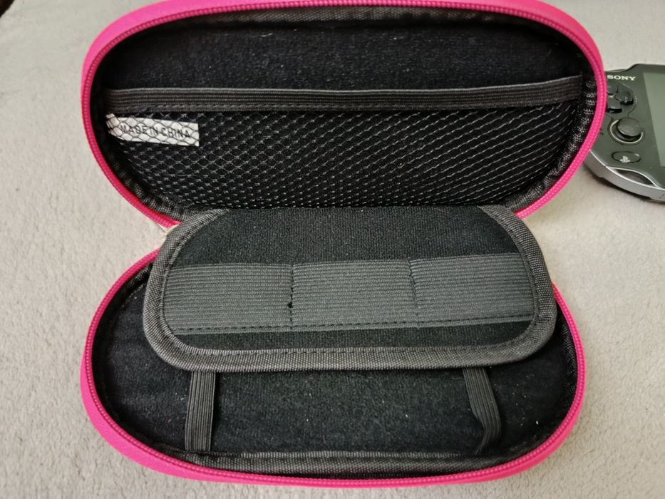 PS VITA 1000 + чехол