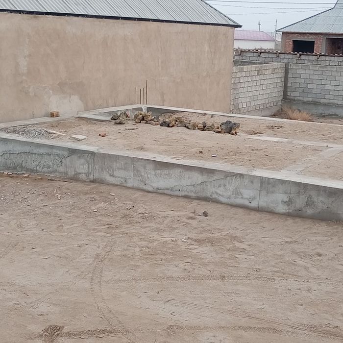 Uchastka yer fundament qurilgan