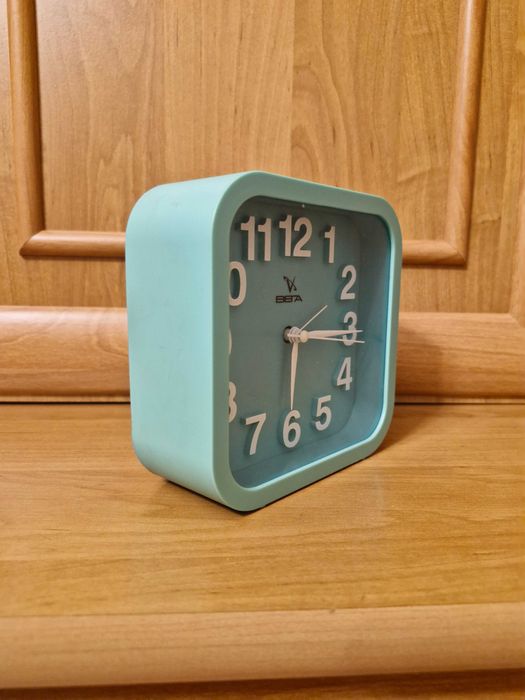 Часы-будильник "Вега"