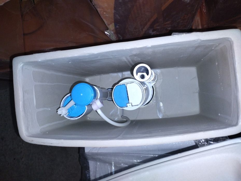 Унитаз с двойным сливом