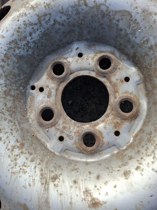 Vand roata rezerva R 17 mercedes vito cu anvelopa 225 55 17 goodyear  buna