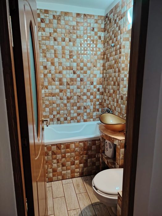 Inchiriez apartament 3 camere