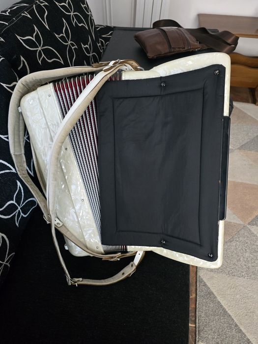 Acordeon Hohner champion 120 basii