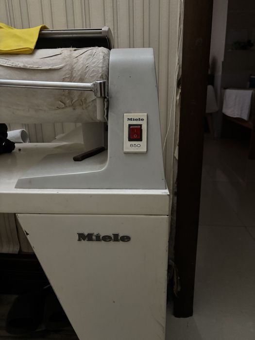 Гладильная машина Miele немецкая