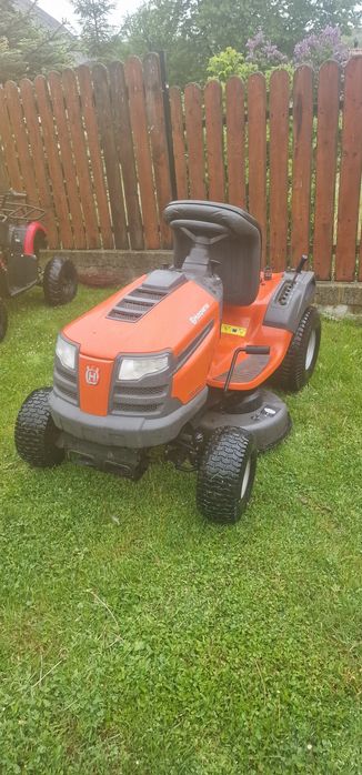 Vind două tractorase husqvarna